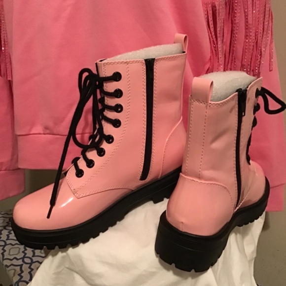 🔥Best offers, NWT, small scratches on left boot, see photos, otherwise great - Picture 3 of 4